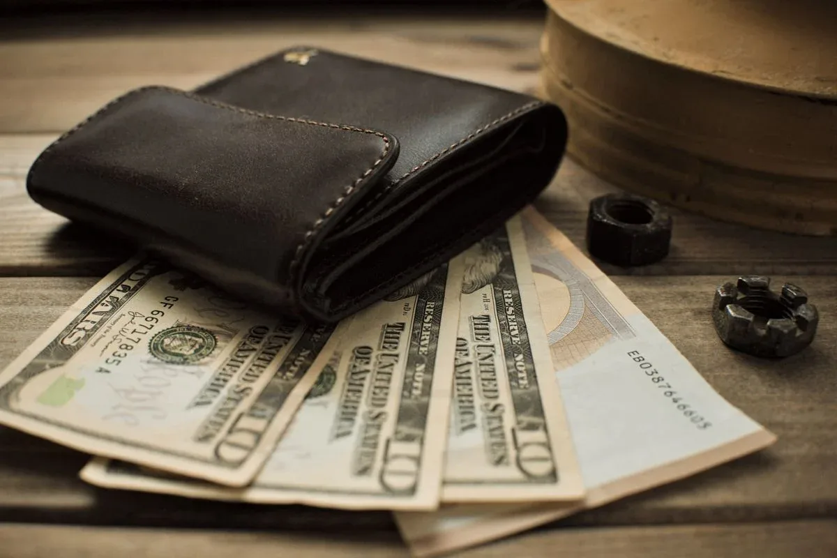 Across 355 cities in 40 countries, researchers handed in 17,303 supposedly lost wallets — and adding cash raised the share of recipients who contacted the owner from 40% to 51%, making people more likely to send an email when there was money to keep.