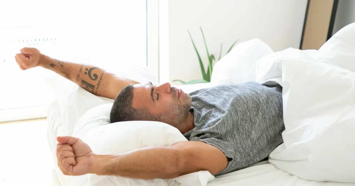 Psychology says people who wake at the same time every morning without an alarm aren't relying on willpower alone — the sleeping brain can anticipate when morning is coming, with hormone signals beginning to rise about an hour before the eyes are mea