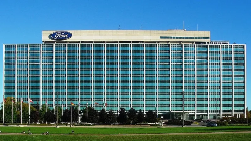 The US transport secretary told Ford to cut its Chinese ties, including one in Valencia